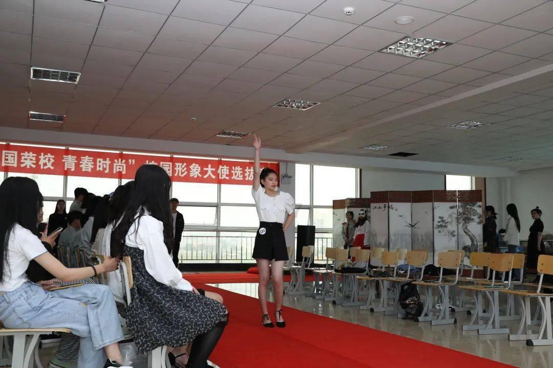 逃离老旧温泉社
